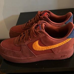 Brand new. Air force 1 Low SP. SIZE. 9.5